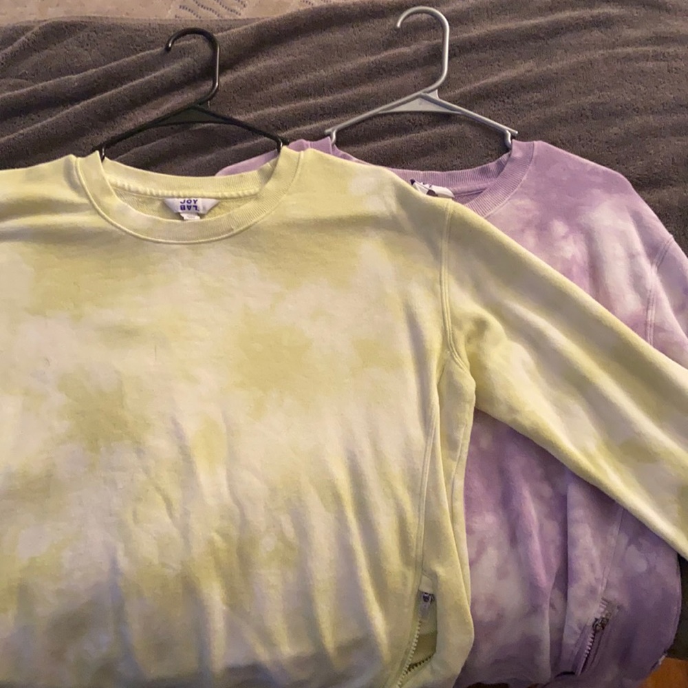 2 sweaters